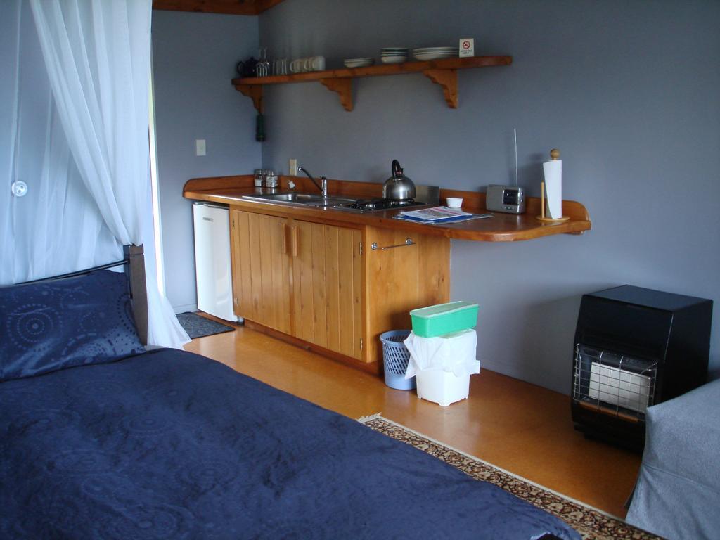 Manuka Lodge Tryphena Dış mekan fotoğraf
