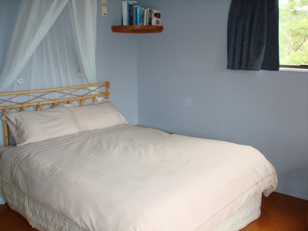 Manuka Lodge Tryphena Dış mekan fotoğraf