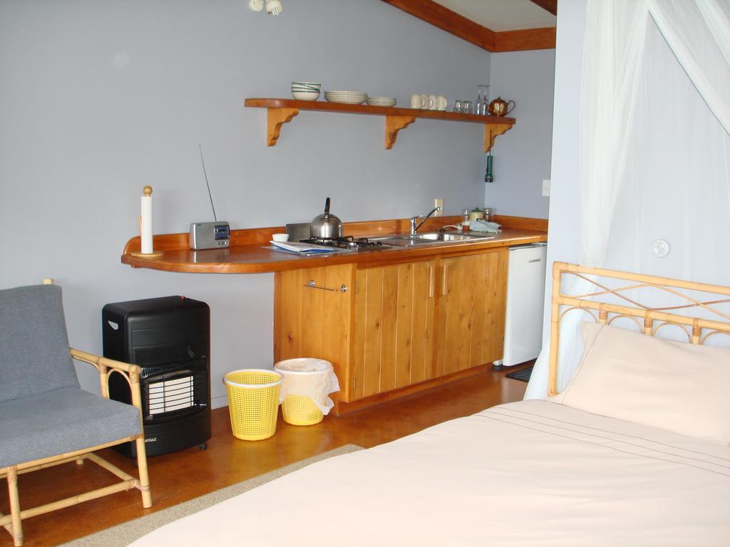 Manuka Lodge Tryphena Dış mekan fotoğraf
