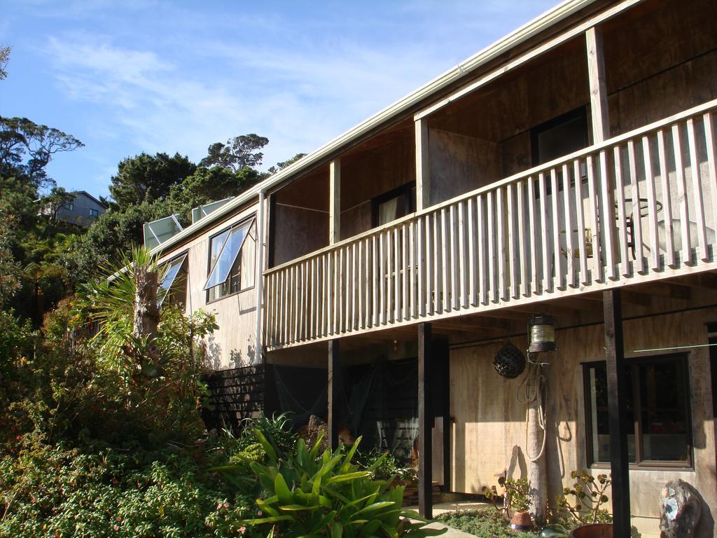 Manuka Lodge Tryphena Dış mekan fotoğraf