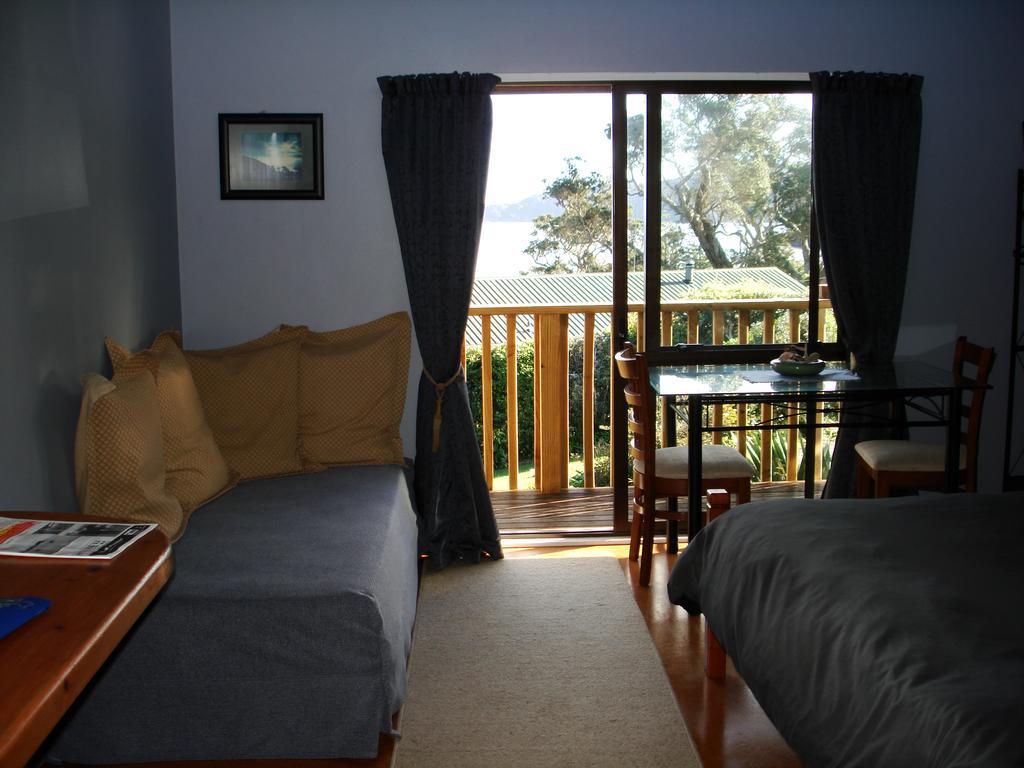 Manuka Lodge Tryphena Dış mekan fotoğraf